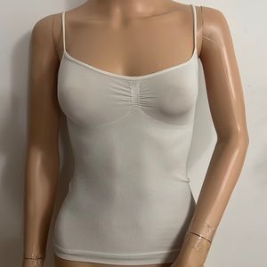 Woman’s Tang Top Control.